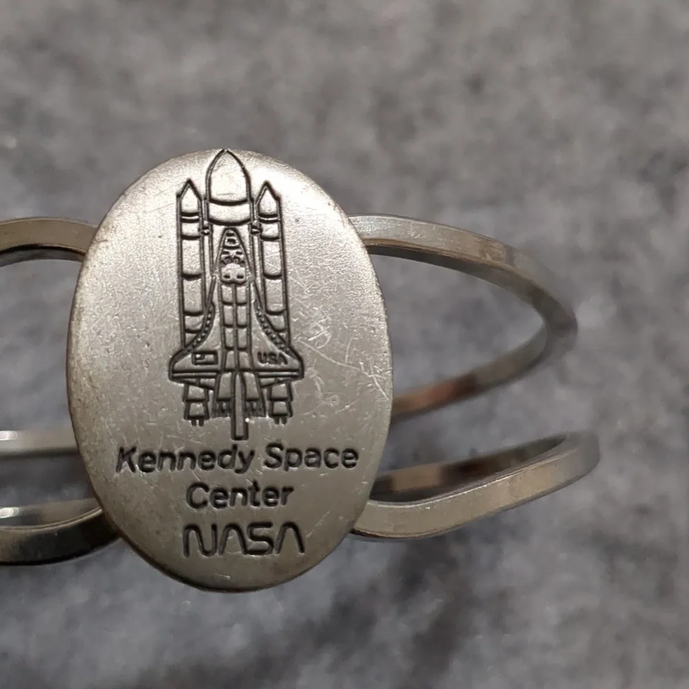NASA Bracelet  Kennedy Space Center  Silver Tone Collectible - Picture 6 of 9